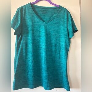 Eddie Bauer free dry workout top v neck large
